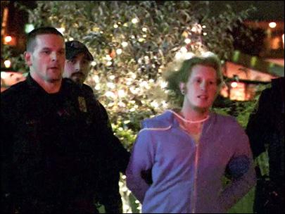 komonews's tweet photo. Man lets Portland police horses loose; alcohol possibly involved - http://t.co/40pNRsl0lx http://t.co/f40migqVbC