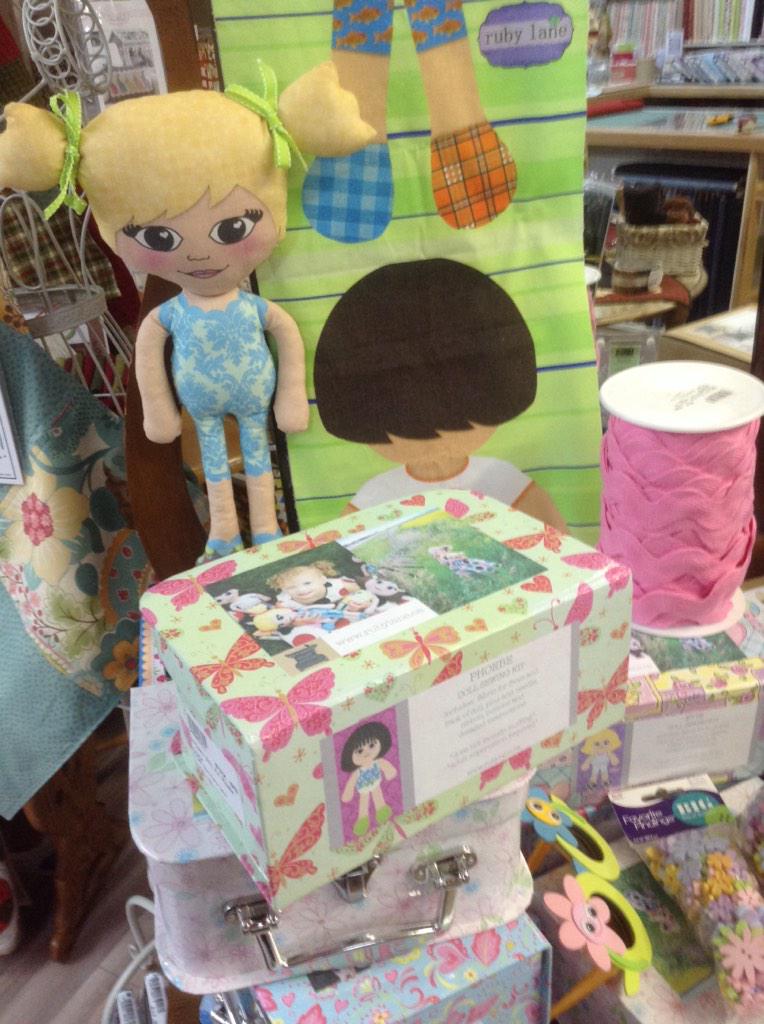 Craziquilter3's tweet photo. Ruby lane @Craziquilter3 Friday Dec 5 check out these cute doll kits at 3 pm #motherdaughtersewing #christmasgifts http://t.co/6Ab5mSIJyk