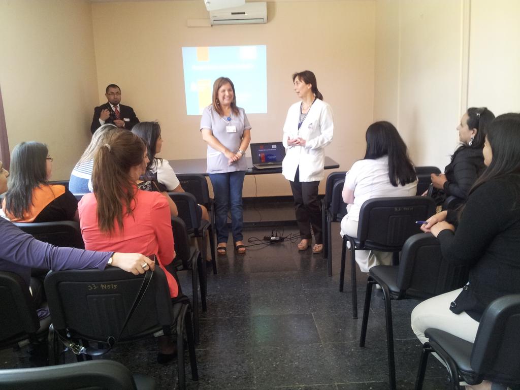 Particip_Minsal's tweet photo. Continuando con las visitas, en Melipilla, junto a diretora del hospital, quien recibio al equipo oirs SS.Concepción http://t.co/nMyHAEyUnF