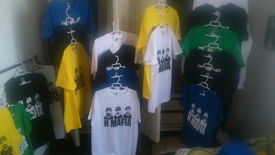 DJZETH1's tweet photo. Camisetas a 4 euros y sudaderas a 10, interesados preguntar http://t.co/px2CGNrrE7