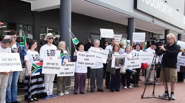 WhynotSA's tweet photo. @BDSsouthafrica @WOOLWORTHS_SA  what about pro israeli activists, do you not see them as a threat to your customers http://t.co/9lozua1nk1