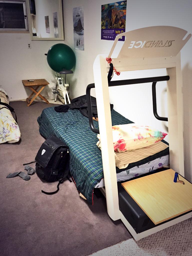 simmonds_kerry's tweet image. My brothers got the gym converted to guest room for thanksgiving at my Uncle&apos;s. #maximizingspace #igottheoffice #lol