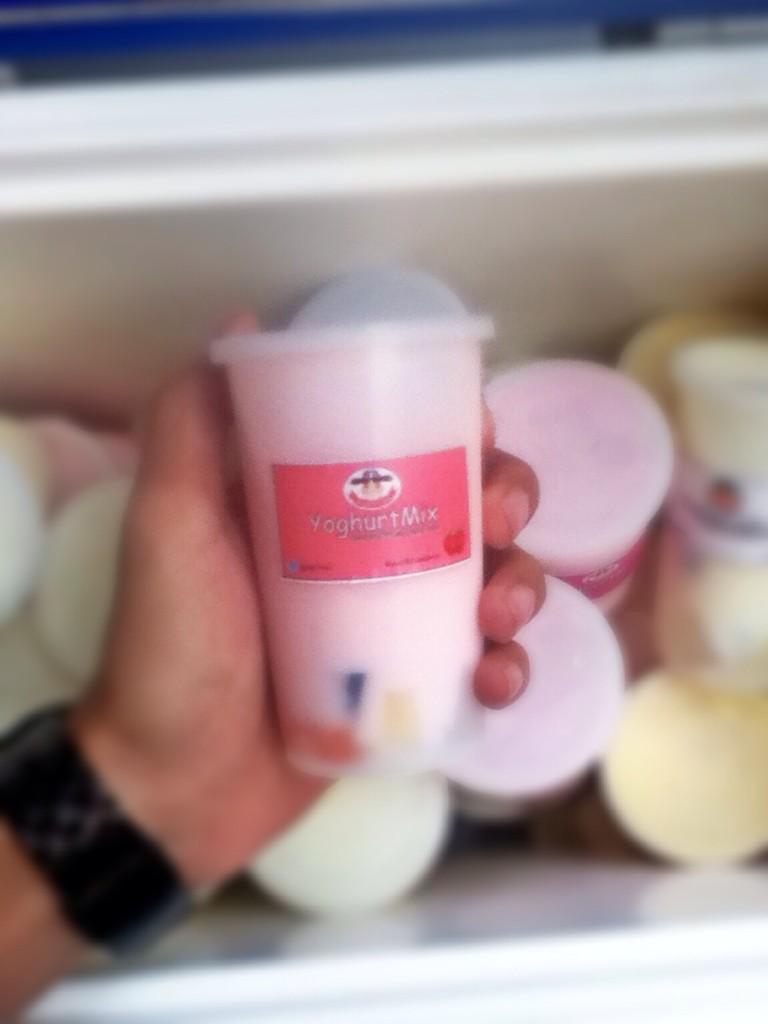 yoghurtmix_'s tweet photo. Nih order buat ntar siang seger loh cuman 6rb/cup. Line : daudsupardih bbm : 29D22598 #infoBDGkuliner #kulinerbdg http://t.co/hew2E4V0ct