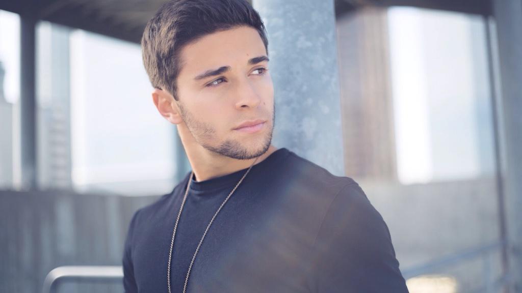 jakemiller's tweet image. RETWEET FOR A FOLLOW/DM 😜