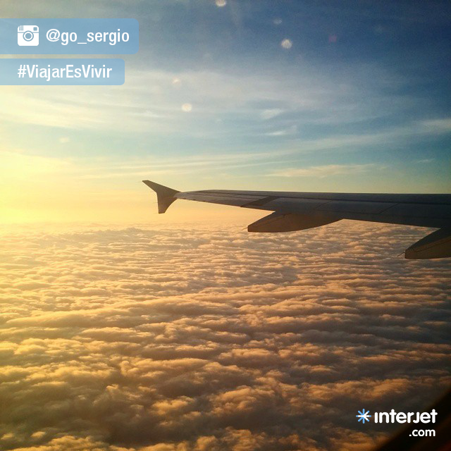 interjet's tweet photo. ¿Recuerdas la emoción de la primera vez que viajaste en avión? ¿A dónde fue tu primer vuelo? #ViajarEsVivir http://t.co/uzVeyi53gb