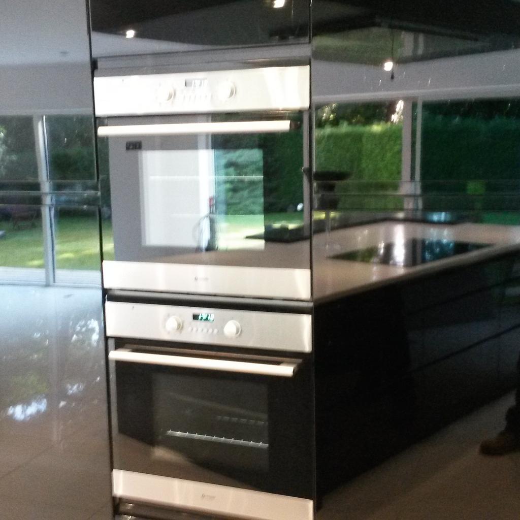 tsmithkitchens's tweet photo. #glossblack #jprofile #reflection http://t.co/LkTproUaRj