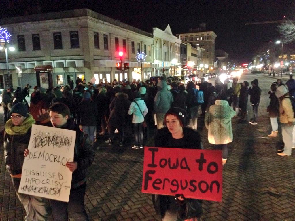 Justin_EAndrews's tweet photo. Protesters end rally by blocking intersection of Iowa Ave &amp; Clinton Street. #MikeBrown #ic2ferguson #Feguson http://t.co/jwwYZWKOap