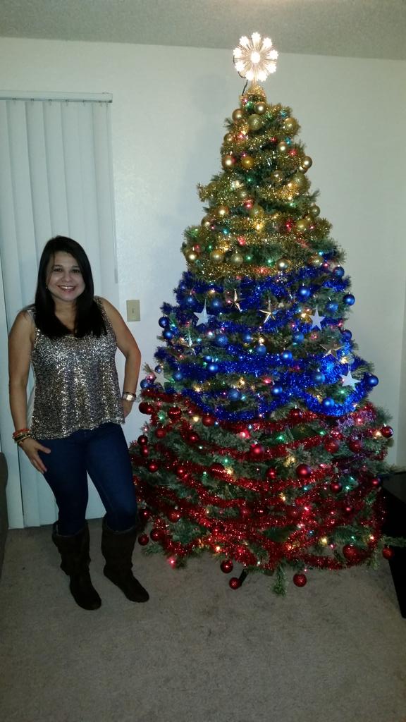 yolysmoreida's tweet photo. Mi árbol de navidad dedicado a mi amada Venezuela. http://t.co/ZKjkW3U7pc