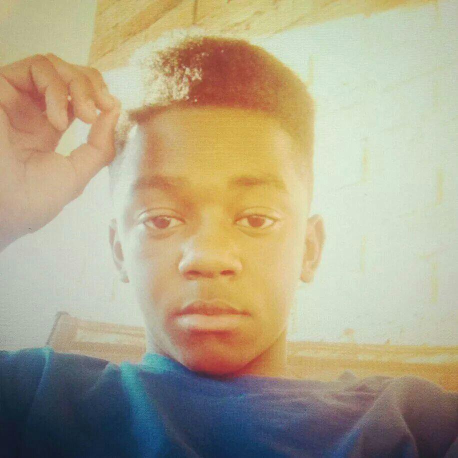 nevaehmays11's tweet photo. Getting my hair done bored as always budd texting bae http://t.co/zvM33XK1Kz