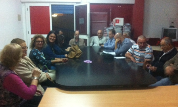 psoecandelaria's tweet photo. Un día intenso en el @psoecandelaria: rechazo a la violencia de género y reunión de equipo http://t.co/H8pwcdThTk