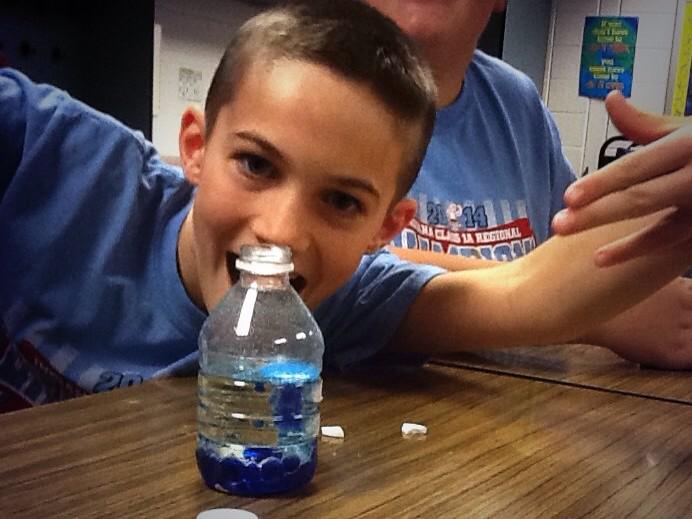 lcomerjcd's tweet photo. Lava lamp fun!  Bubbles away! http://t.co/hO8rSNC5FS