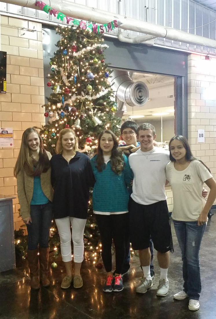 EnidHighSTUCO's tweet photo. STUCO members finishing up the school Christmas tree. #ItsBeginningToLookAlotLikeChristmas #EHSStuco http://t.co/a1dk8s0nq9