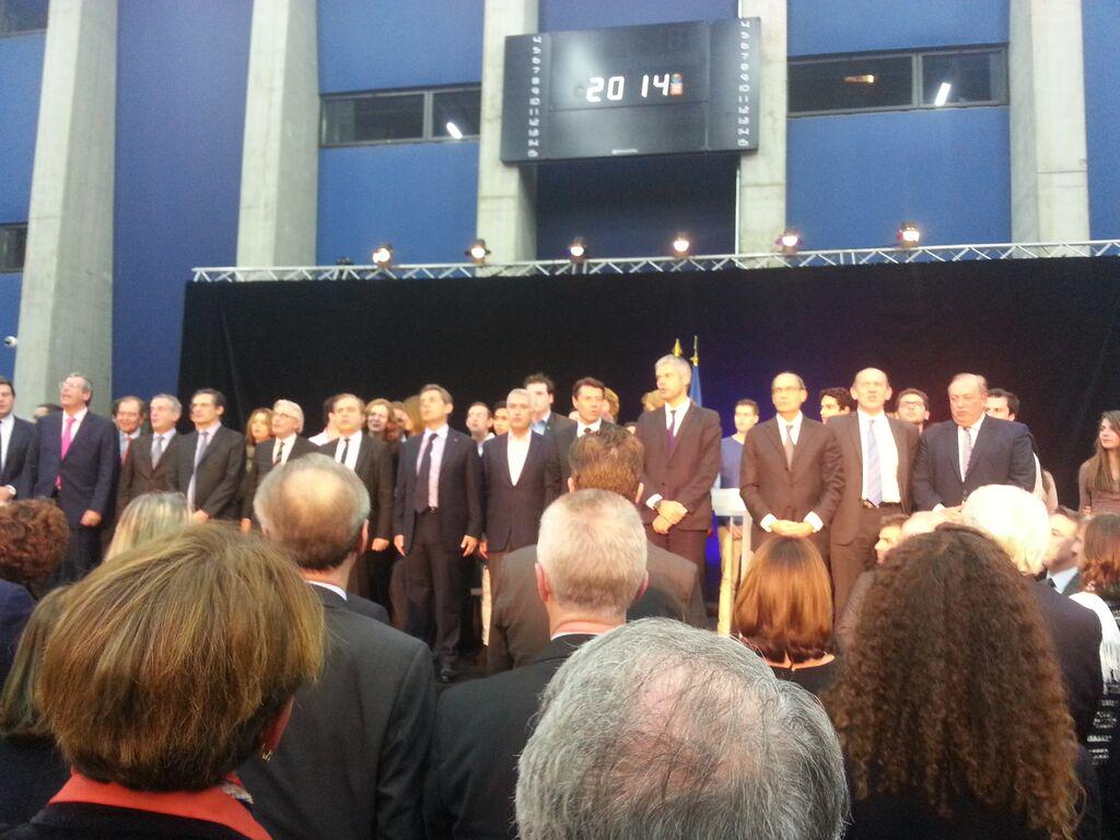 GaelleMoncomble's tweet photo. Dernier meeting de @NicolasSarkozy dans les #HautsdeSeine. Magnifique discours ce soir! #élection interne #UMP #UMP92 http://t.co/LSvFrlI2s4