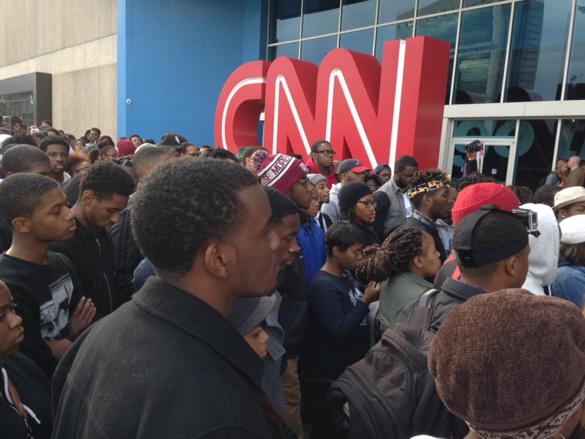 11AliveNews's tweet photo. RT @JulieWolfe Crowd of several hundred have gathered at CNN Center #Ferguson #Atlanta #11Alive… http://t.co/QucyPvvnnu
