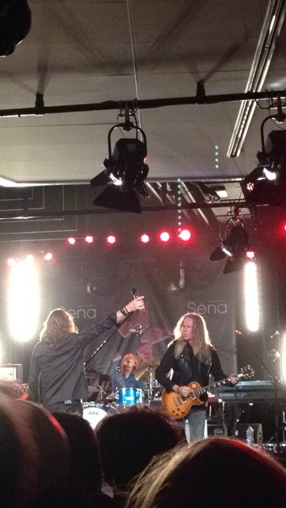 JanPiepenbroek's tweet photo. Guitar heroes Jan Akkerman, Adrian VanDenBerg and the winner of the European Guitar Award Slash! Now @ the afterparty http://t.co/49NizCW0CT