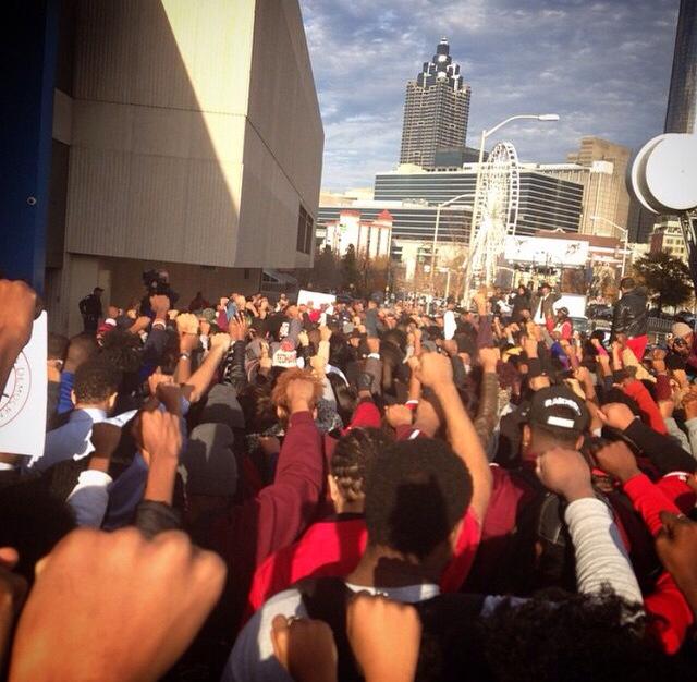 UrbanCusp's tweet photo. Photos from the protests in #Atlanta today.
#Ferguson #FergusonDecision #AUC #CNN http://t.co/5ijpRlRZ2K