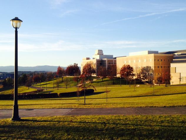 kurtpaterson's tweet photo. Wonderful afternoon @JMU and a great day to revolutionize @JMUEngineering #EngagedEngineer http://t.co/DwiT75wmze
