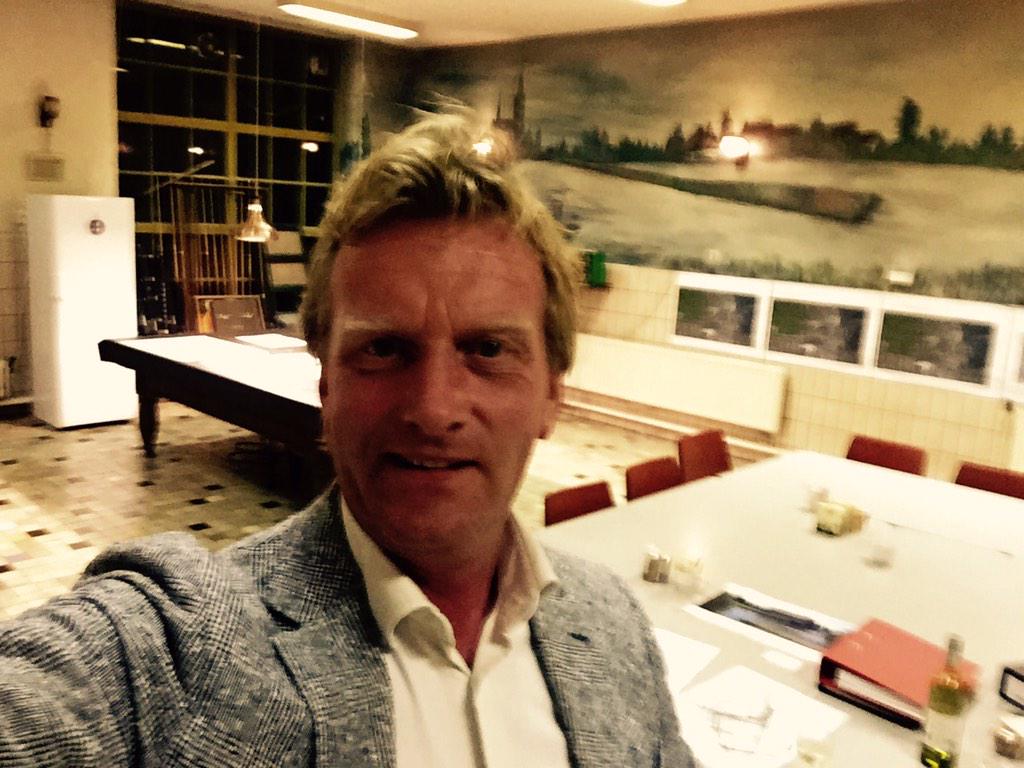 RBredewold's tweet photo. Werkatelier de huiskamer van Vinkeveen krijgt vorm. Goed overleg met #Timpaan en #Planmaat http://t.co/Mtcl66VHIF