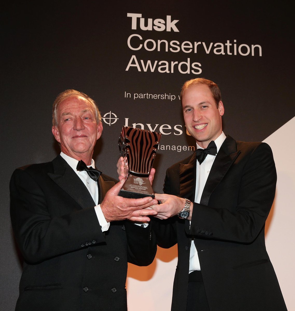 tusk_org's tweet photo. The Duke of Cambridge presents Richard Bonham with the Prince William Award for Conservation in Africa. #TuskAwards http://t.co/WwNbumn46C