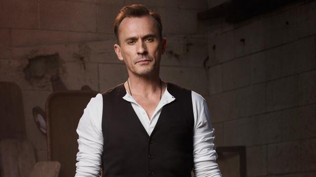 TheIrisAU's tweet photo. Hanging with @robert_knepper @ @SupanovaExpo Adelaide! #prisonbreak #MockingjayPart1 http://t.co/VzPRUsa5Fs http://t.co/pG4NgCLCK6