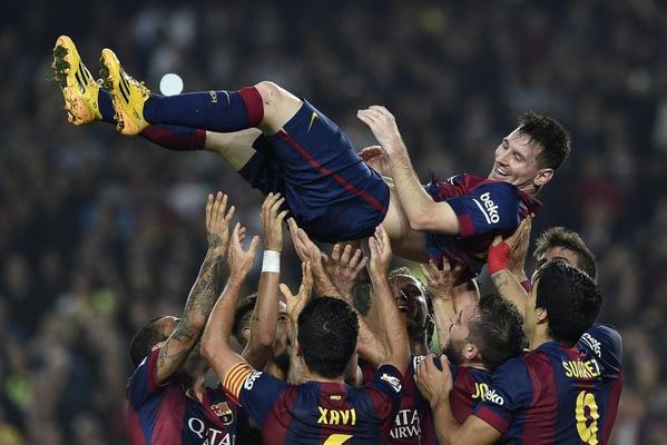 Risultati Champions: vincono City Barcellona (con record di Messi) Chelsea e PSG. Roma a rischio qualificazione 1 B3UeNQgIYAAnVun