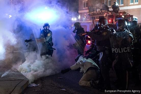 WSJshutdown's tweet photo. Obama has an opportunity to lead by going to Ferguson, Mo. @DanSchnur explains: http://t.co/OBRo8HniQP http://t.co/ENZYIDTrqJ
