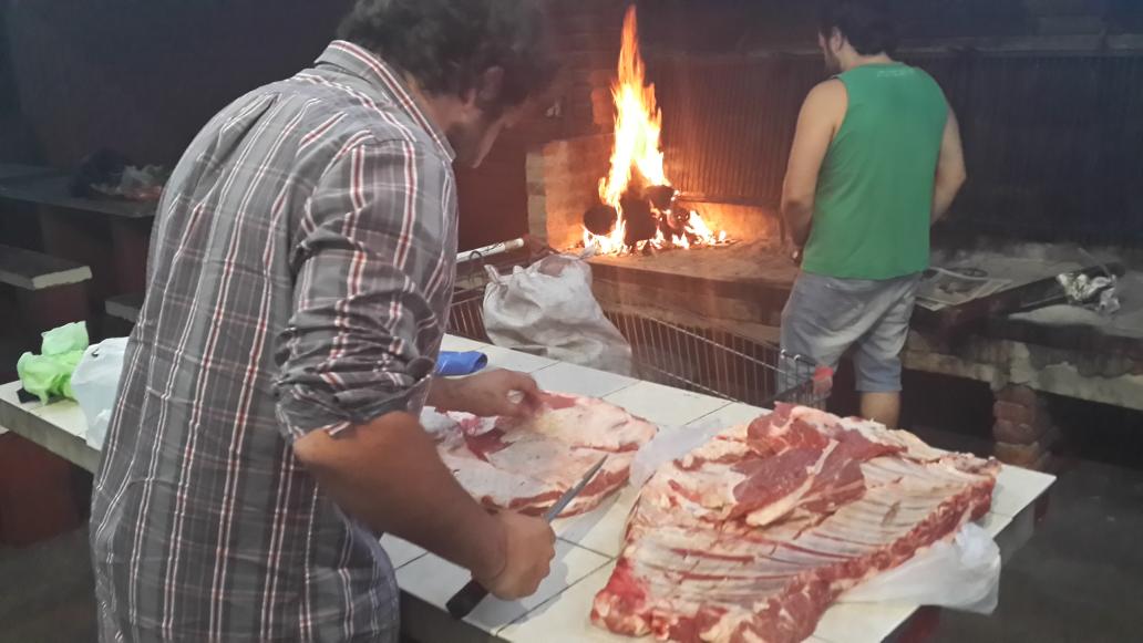Manijasoficial's tweet photo. @falsacubana cumplió hay 2 costillares.
#Asarock http://t.co/reztXbTsGv
