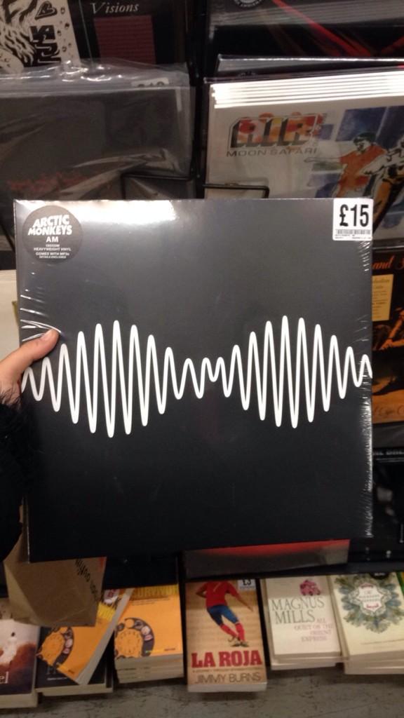 marinaag__'s tweet photo. Artic Monkeys new! 😻 http://t.co/GXMSVJQsCM