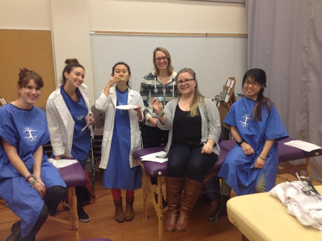 InternKateKlein's tweet image. My MOSCE group! #studentevaluator #spotthebutton #buttonchallenge @brightalmond