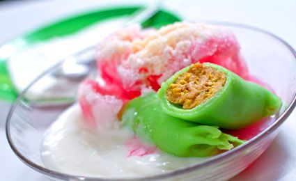 WarungEmak_'s tweet photo. Cuaca Panas Kaya gini enaknya minum Ice Timon, sambil makan Pisang Ijo &amp; Sop Durian.. http://t.co/HUunaQbMw0