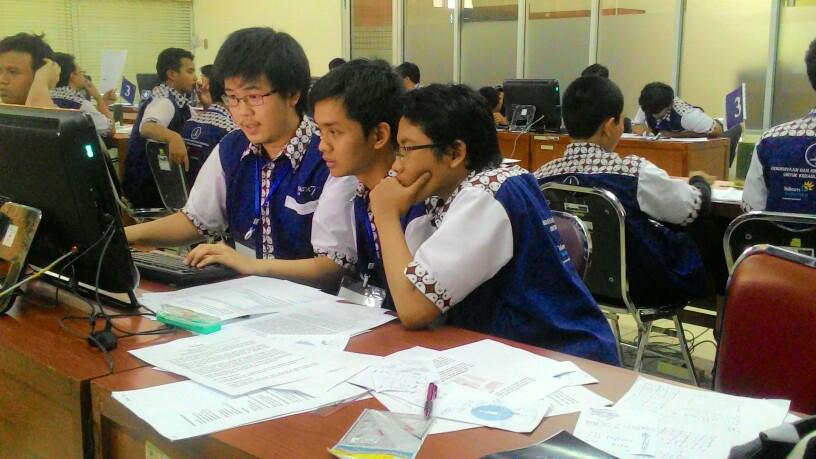 _gemastik's tweet photo. Masih dengan  semangat tinggi, tim Badak Timur dari Institut Teknologi Sepuluh November. http://t.co/d5t3YEE2Xg