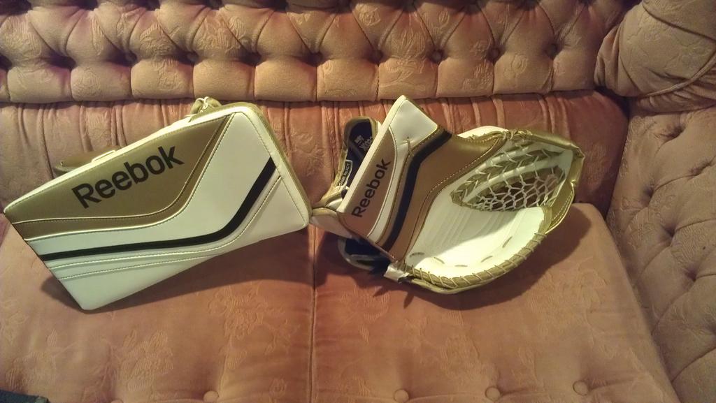 Akerman_40's tweet photo. Always a happy day when you get new gear #HappyGoalie http://t.co/1LTL4rNkBy