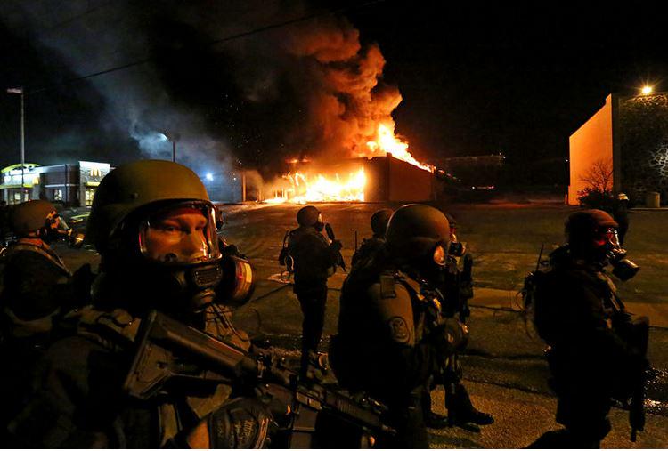 MSNOWNews's tweet photo. A portrait of distrust, tension, and strained relationships in #Ferguson: http://t.co/gRsDdhzZor (David Carson/ZUMA) http://t.co/43s445o394