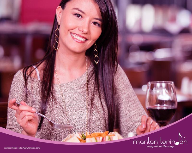 Jangan lupa makan siang, Para Mantan. Galaunya ditabung dulu biar banyak :P