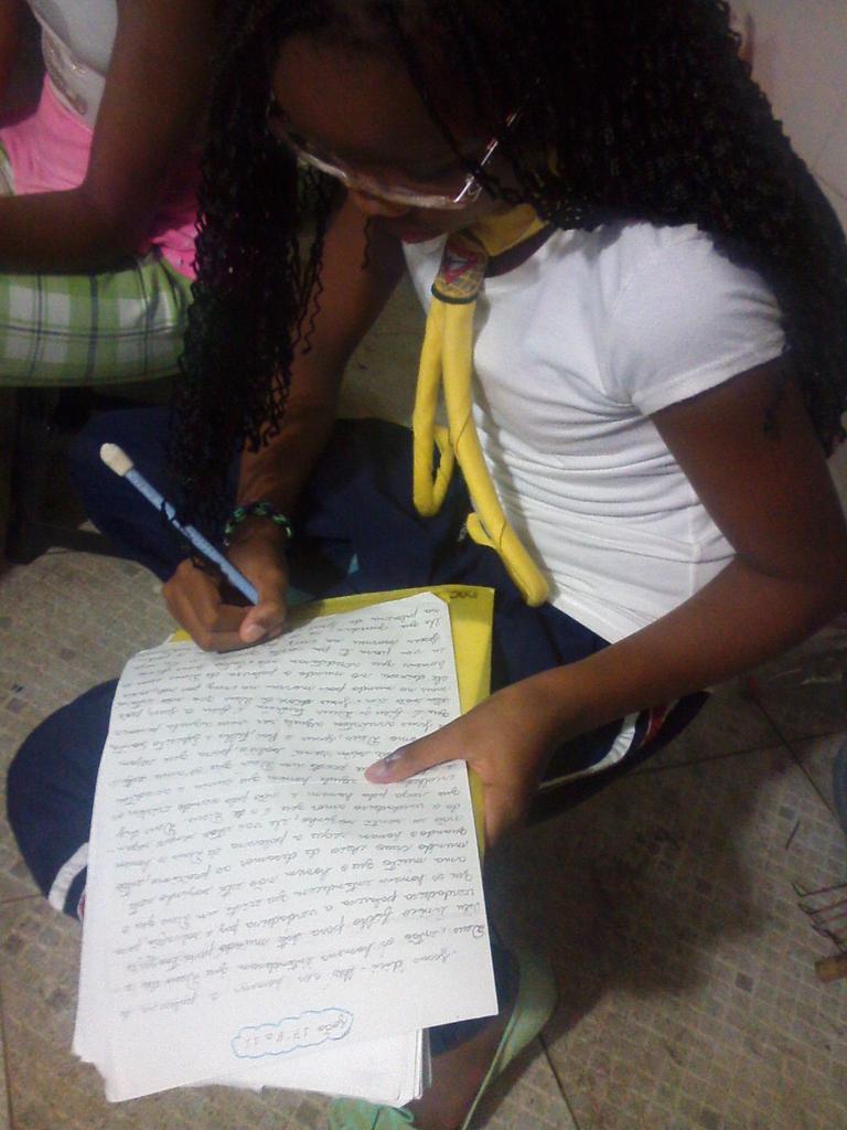 ulitanigr's tweet photo. Concurso de redação @ulitanigr ... Escolhida a de Júlia! @area3ab http://t.co/DYF16RmtNI