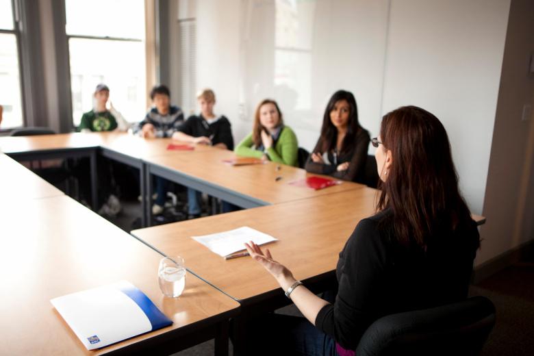 TheSocialRuckus's tweet image. These are the reasons why schools are teaching social media. bit.ly/1wNU27C #socialmedialessons