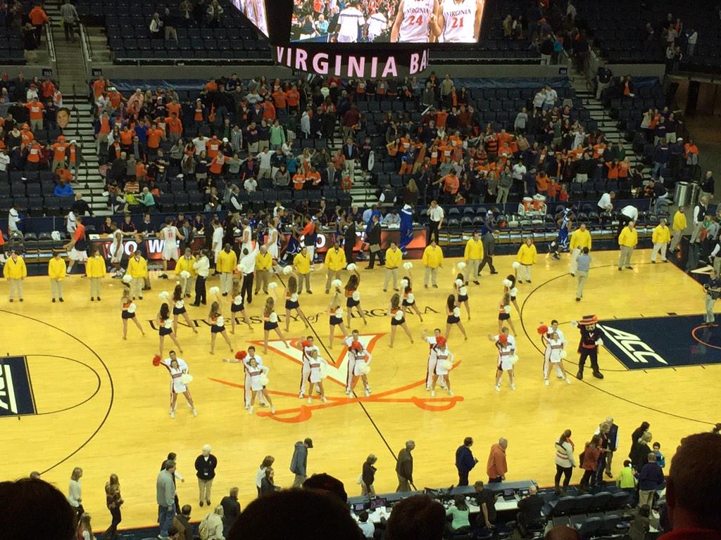 MarkFloryan's tweet photo. Yellow suits protecting uva from court rushers in tsu game http://t.co/CpcHeUm3bQ