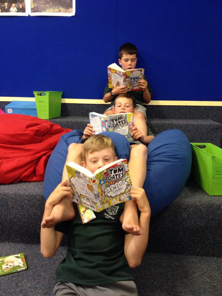 KeelingAlice's tweet photo. #TomGates boys loving reading #daily5 http://t.co/2ZjNVaFmSw