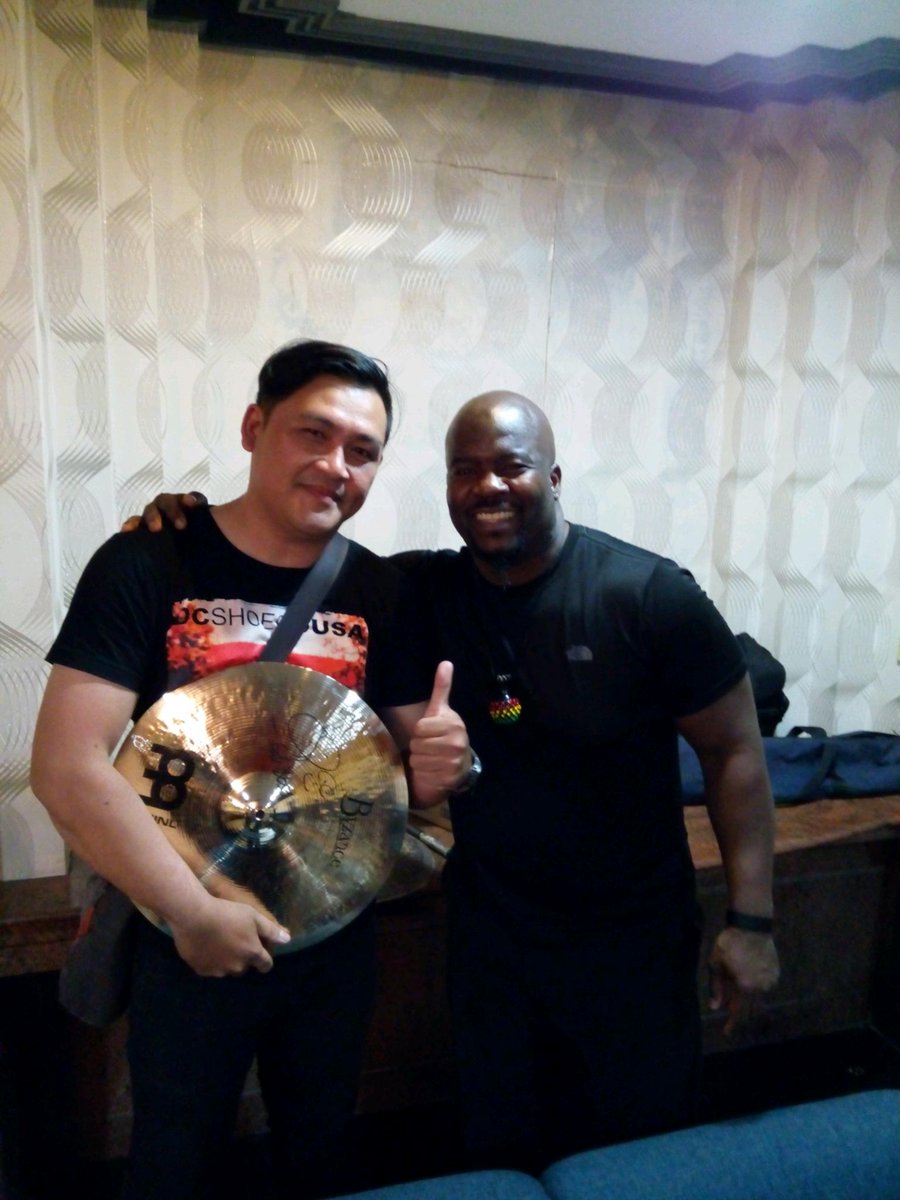 febrisimple's tweet photo. @_CrC_ with funny drummer and cool..hehe http://t.co/WHl5IfZ6F2