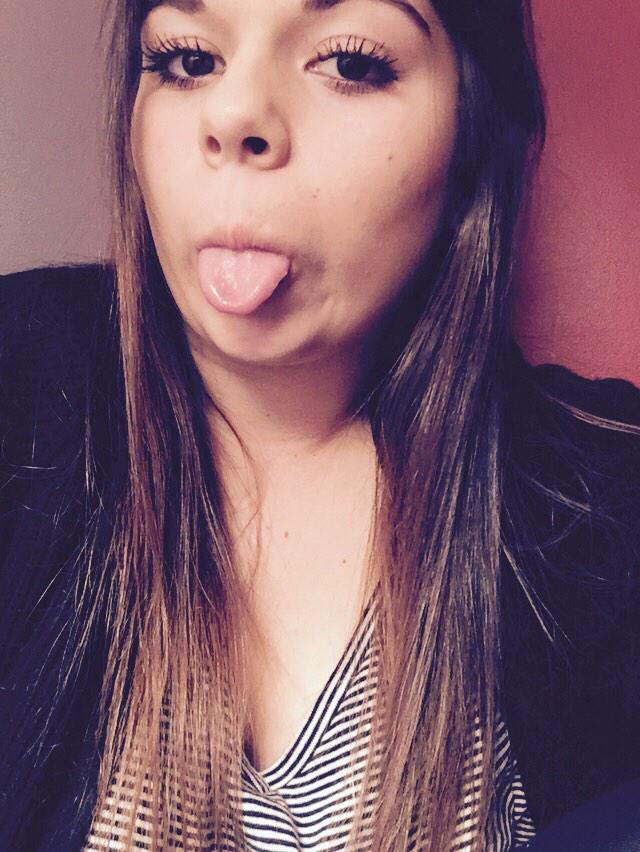 maarie09's tweet photo. Love it when I find selfies of this hoe on my phone @OliviaSollazzo9 #hawtest http://t.co/P1XYxBFvHg