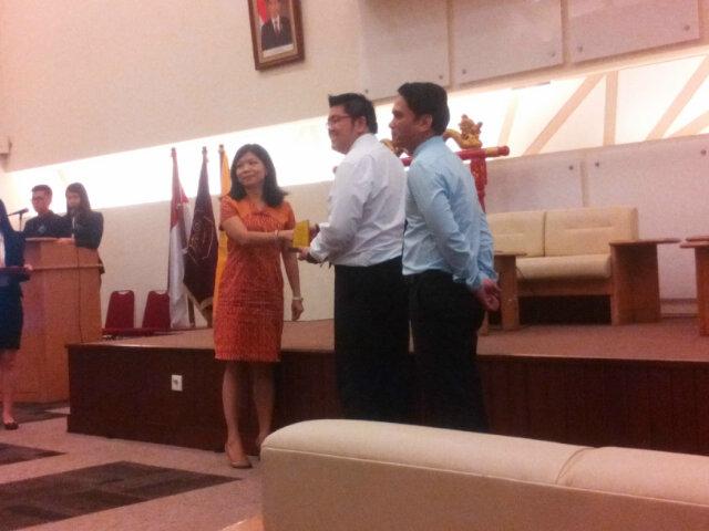 radiountar's tweet photo. Seminar @NTSImakta udah selesai nih,SobMud. Saatnya pemberian plakat bagi narasumber nya #LiputanRadioUntar http://t.co/CRiycm8DCU