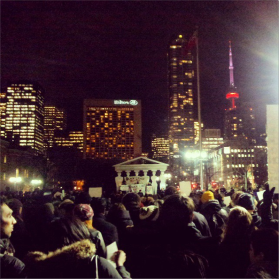 dreahouston's tweet photo. RT @liporcelain: Toronto in solidarity with #Ferguson. We are watching. #dontshoot #IndictAmerica #ferguson2TO http://t.co/eoYhusxxO8”