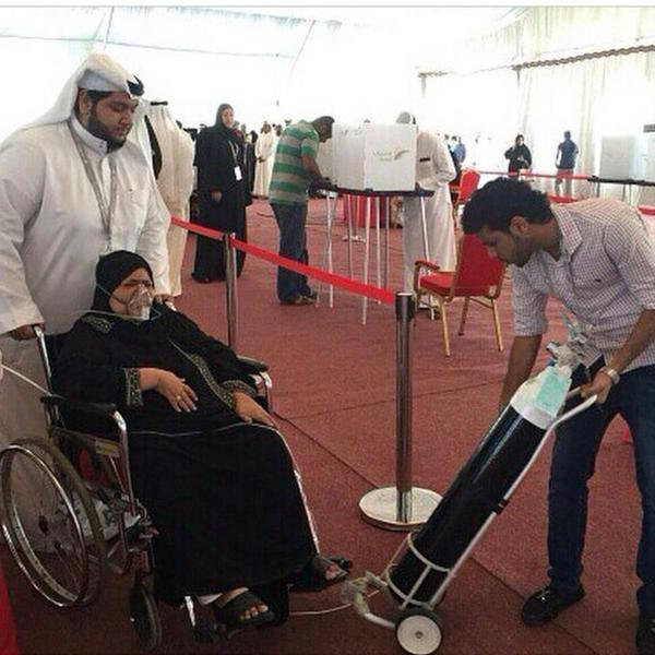 Mohammed_Riffai's tweet photo. At "Moment of Truth", #Bahrain UNLEASHED hell! http://t.co/lHDcGdgfSQ