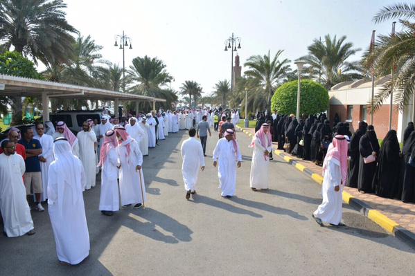Mohammed_Riffai's tweet photo. At "Moment of Truth", #Bahrain could tell the DIFFERENCE between "Right" and "Wrong"! http://t.co/kNPiKJmyat