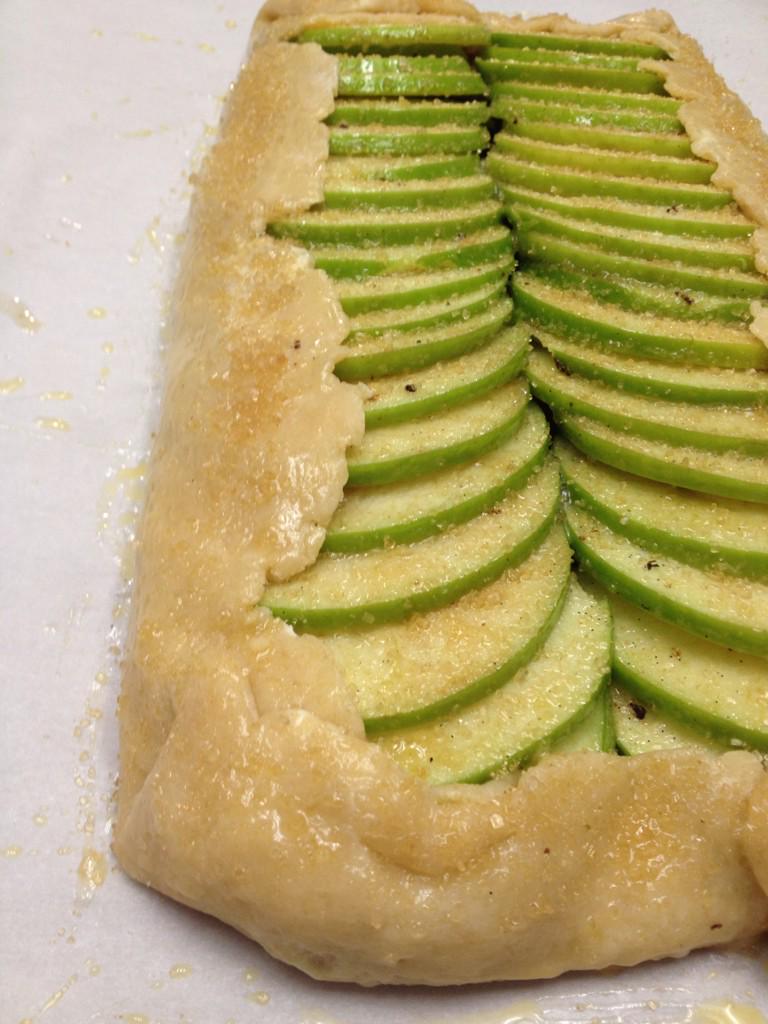 WFluffyIcing's tweet photo. Occasionally my obsessive tendencies come in handy: apple galette. #thanksgiving http://t.co/ZWEqzN9NfW