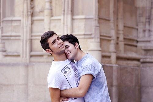 MiddleClassBass's tweet image. “@HeartlessGayyy: #RelationshipGoals 👬 http://t.co/SrCvid7MVE” this is so cute 😩