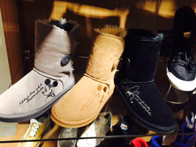 ルミネエスト新宿 2f イーハイフン ミッキーがムートンブーツに これを履けばうきうき気分でお出かけできますよ Http T Co Mifzc2ur6y