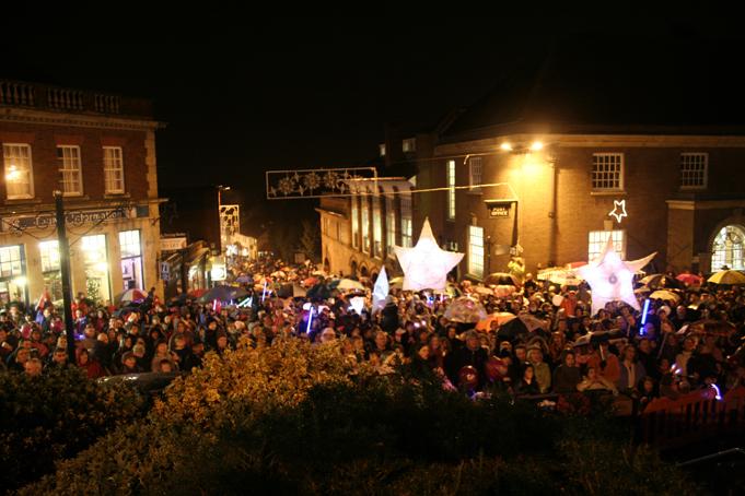 Street team getting Malvern ready for Xmas Fayre on Sat 29 Nov. Stalls open 10am, Xmas light switch on 5:30pm #OurDay