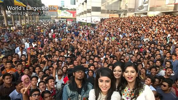 AfrahRazik's tweet photo. This is the biggest selfie in the world ! @TeamBARUN @WritterMazhalai @BarunSobtiSays @BesharamGang @BarunsAngels http://t.co/4hav34AV2f