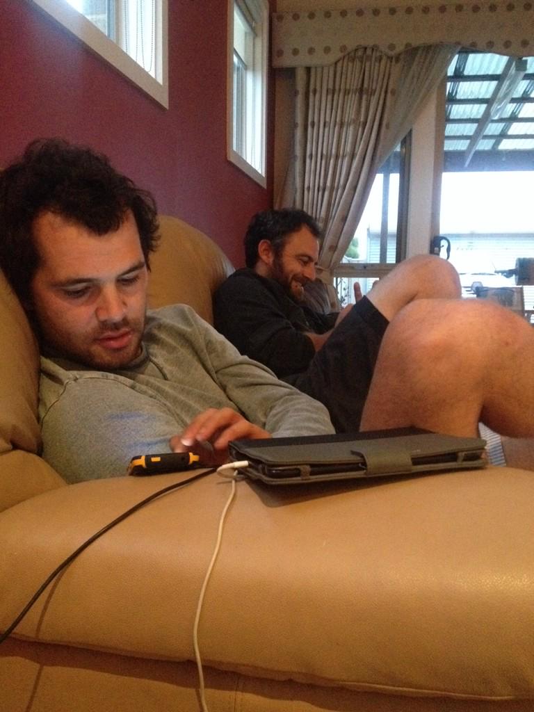 IsabelleBekerom's tweet photo. Watching the Arias with these two #ARIAs http://t.co/Puw12BIMSs